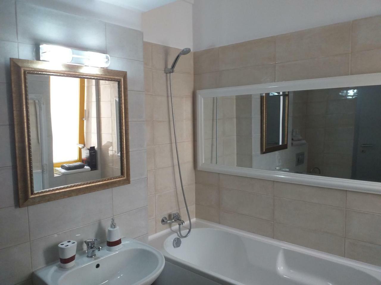Downtown "Rendez-Vous" Luxury Leilighet Bacău Eksteriør bilde
