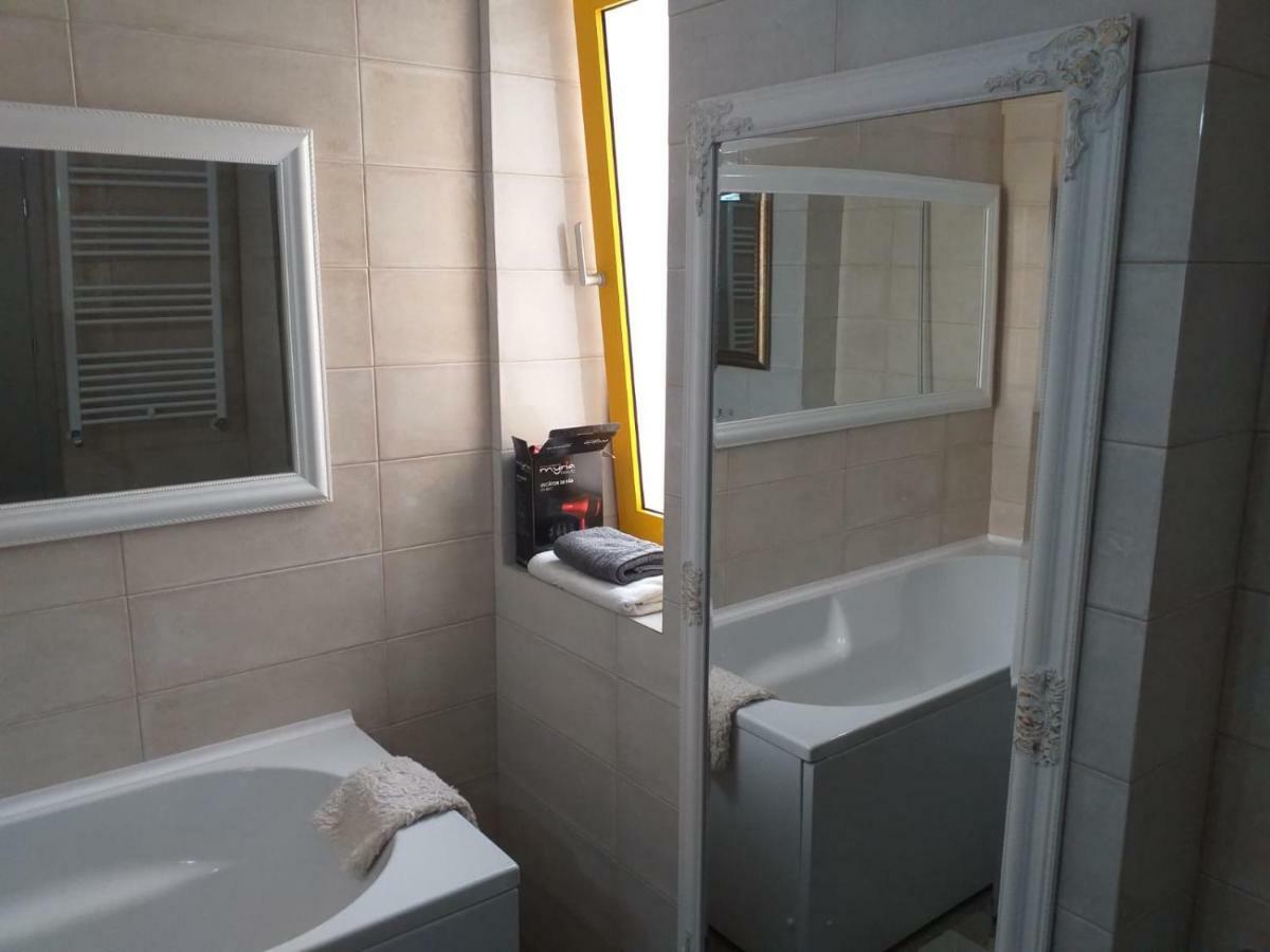Downtown "Rendez-Vous" Luxury Leilighet Bacău Eksteriør bilde